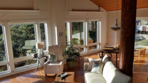 Amazing Getaway Oceanview with treehouse feel